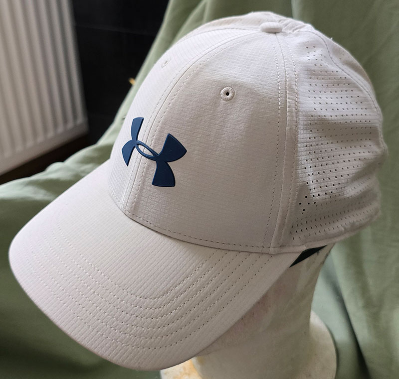 UNDER ARMOUR white