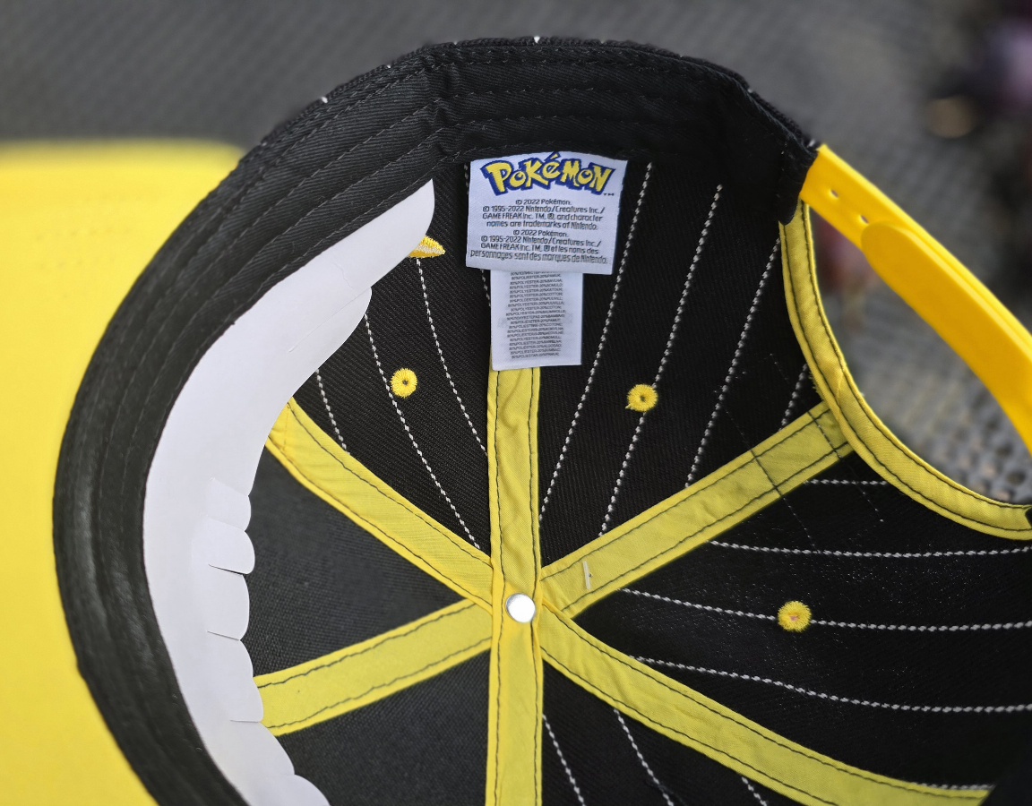DIFUZED POKEMON CURVED BILL CAP  black yellow