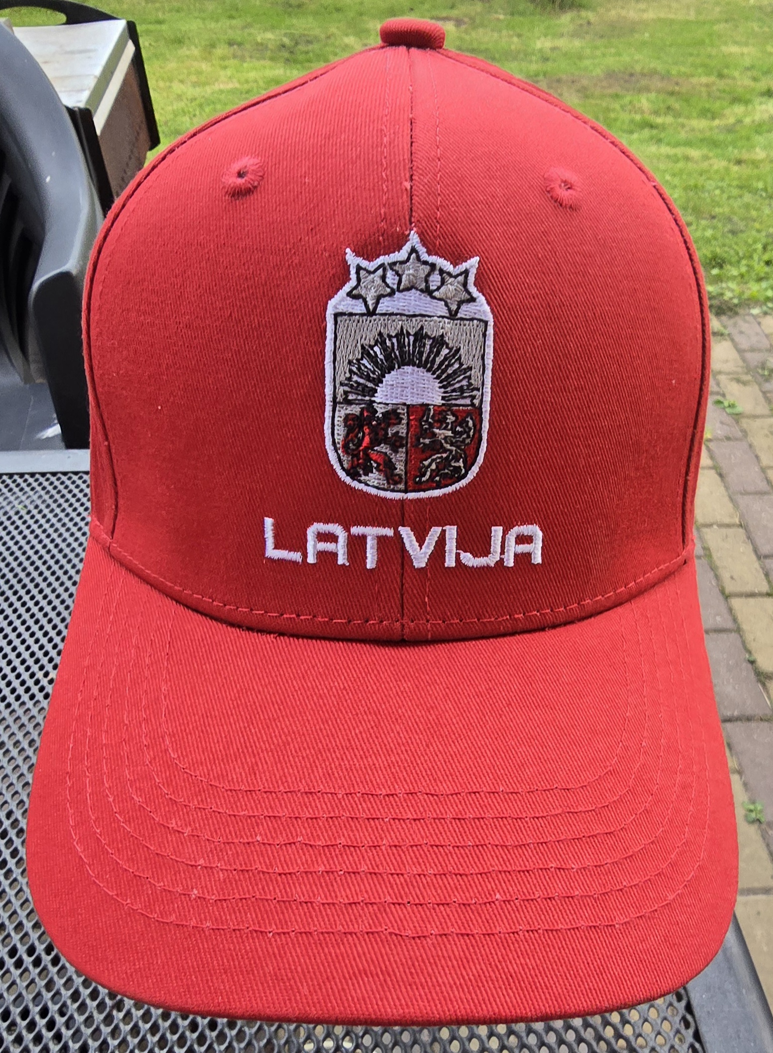 LATVIJA red