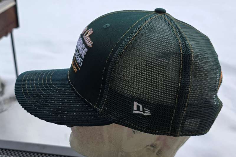 CAP & Claw SKI LODGE SHRED THE PEAKS New Era green