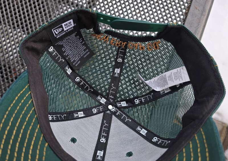 CAP & Claw SKI LODGE SHRED THE PEAKS New Era green