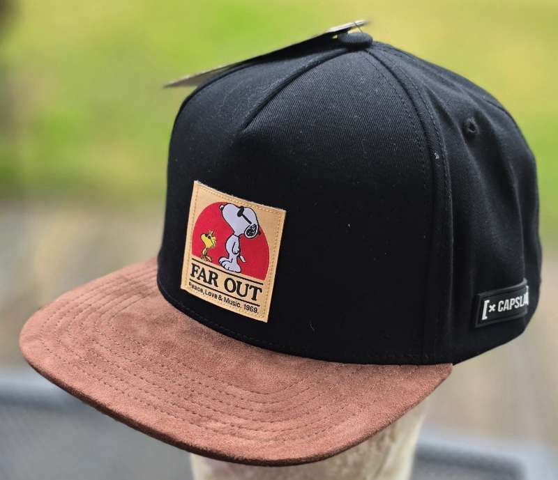 FAR OUT Peace, Love & Music PEANUTS black brown