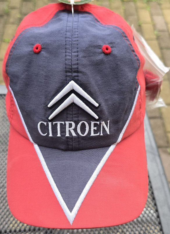 Citroen C3 red dark blue